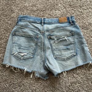 American Eagle relaxed jean shorts size 4